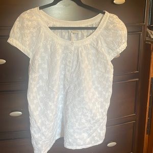 Merona white embroidered women’s sleeveless shirt